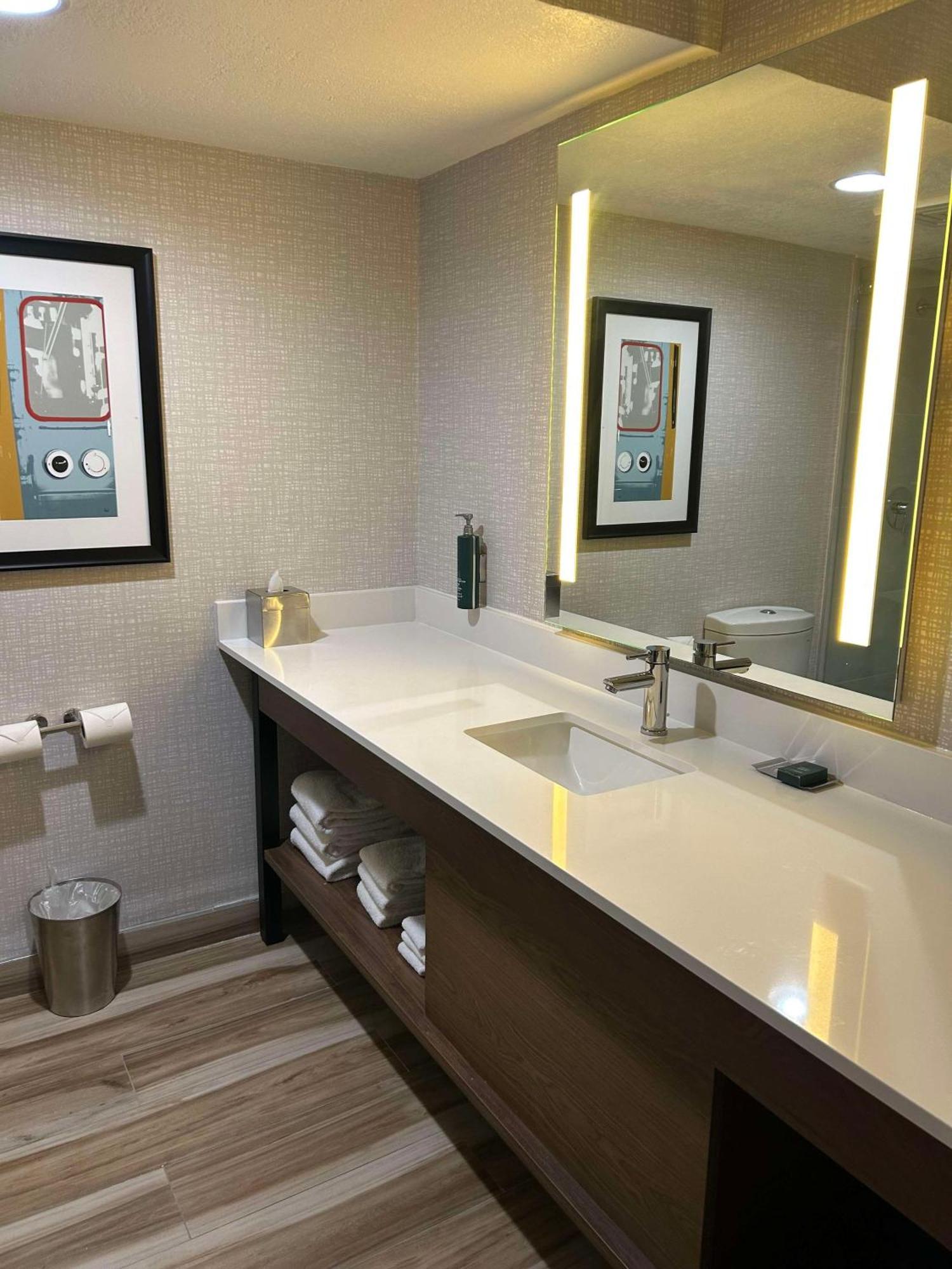 Doubletree By Hilton Chatsworth Los Angeles Extérieur photo