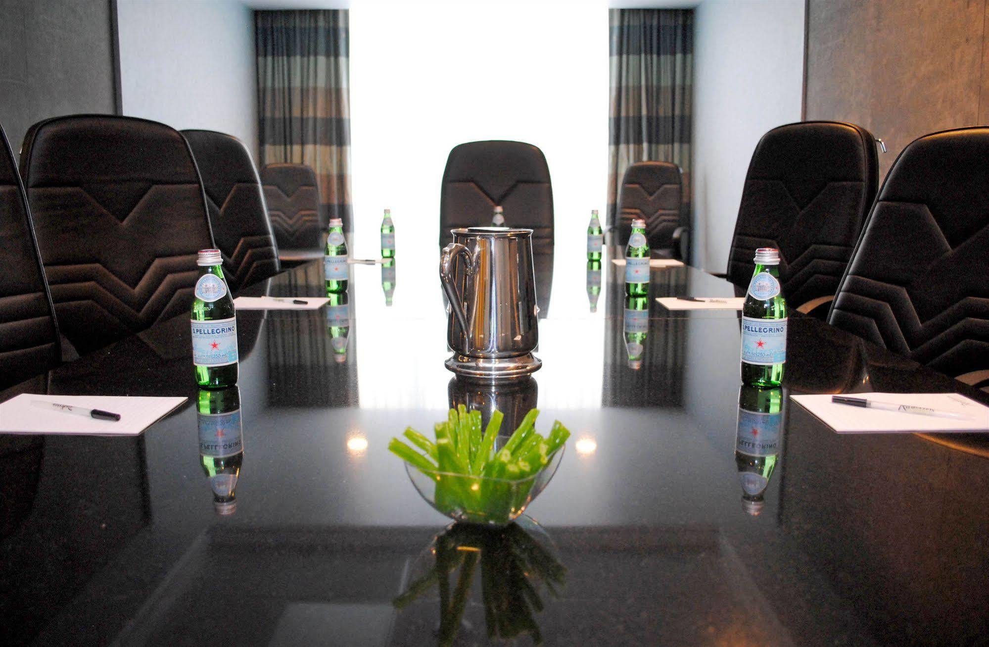 Doubletree By Hilton Chatsworth Los Angeles Extérieur photo